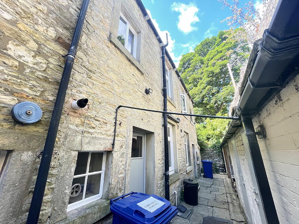 2 bedroom mid terrace house To Let in Skipton - IMG_2133.jpg